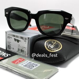 Model Display RayBan State Street Black RB2186